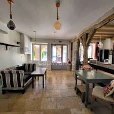 Ensemble atypique de deux maisons avec commerce en plein coeur de SAINT CLAR (32) à vendre