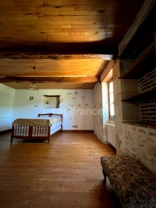 Jolie maison de campagne (320 m2, 9 pièces, 5 chambres) à vendre, sur terrain de 8500 m2, à dix minutes d'Auch (32)