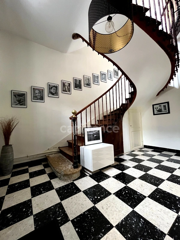 Jolie maison en plein centre de FLEURANCE (32), 165 m2, 5 pièces, 3 chambres, cave, jardin clos et puits... 