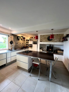 Domaine à vendre avec vue exceptionnelle à 360°, composé d'une bergerie réhabilitée, puis d'une grange et d'un kiosque à restaurer, sur 2,9 ha de terrain à LECTOURE (32)