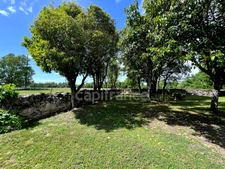 Maison de campagne avec 5 dépendances à restaurer à vendre, à proximité de Saint-Clar (32)