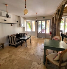 Ensemble atypique de deux maisons avec commerce en plein coeur de SAINT CLAR (32) à vendre