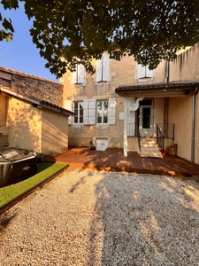 Jolie maison en plein centre de FLEURANCE (32), 165 m2, 5 pièces, 3 chambres, cave, jardin clos et puits... 