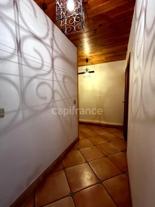 Jolie maison de campagne (320 m2, 9 pièces, 5 chambres) à vendre, sur terrain de 8500 m2, à dix minutes d'Auch (32)
