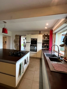 Domaine à vendre avec vue exceptionnelle à 360°, composé d'une bergerie réhabilitée, puis d'une grange et d'un kiosque à restaurer, sur 2,9 ha de terrain à LECTOURE (32)