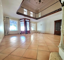 Ensemble atypique de deux maisons avec commerce en plein coeur de SAINT CLAR (32) à vendre