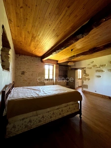 Jolie maison de campagne (320 m2, 9 pièces, 5 chambres) à vendre, sur terrain de 8500 m2, à dix minutes d'Auch (32)