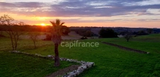 Domaine à vendre avec vue exceptionnelle à 360°, composé d'une bergerie réhabilitée, puis d'une grange et d'un kiosque à restaurer, sur 2,9 ha de terrain à LECTOURE (32)