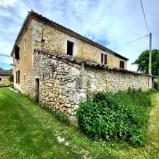 Maison de campagne avec 5 dépendances à restaurer à vendre, à proximité de Saint-Clar (32)