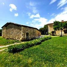 Maison de campagne avec 5 dépendances à restaurer à vendre, à proximité de Saint-Clar (32)