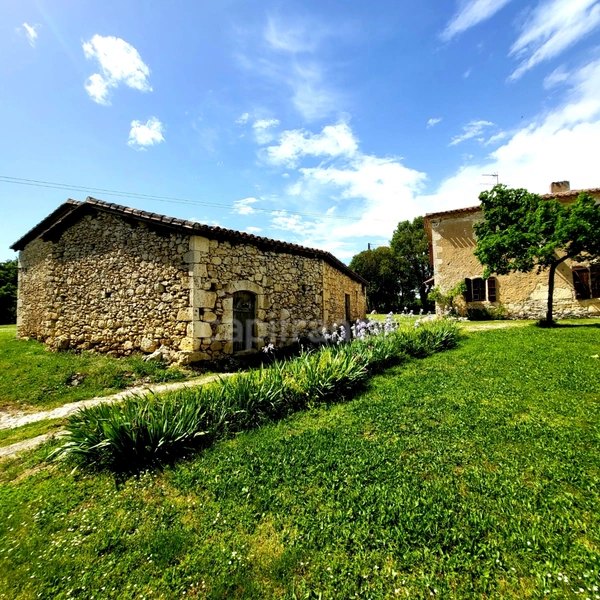 Maison de campagne avec 5 dépendances à restaurer à vendre, à proximité de Saint-Clar (32)