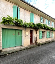 Maison de village scindée en deux habitations distinctes à 6 km de Lectoure (32)