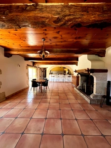 Jolie maison de campagne (320 m2, 9 pièces, 5 chambres) à vendre, sur terrain de 8500 m2, à dix minutes d'Auch (32)