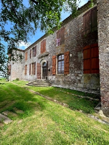 Ensemble de charme & de caractère : château, conciergerie & tour de guêt du XVIIIème près de Saint-Clar (32)