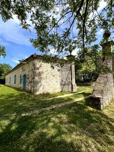 Ensemble de charme & de caractère : château, conciergerie & tour de guêt du XVIIIème près de Saint-Clar (32)