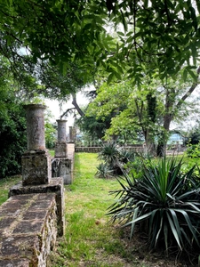 Ensemble de charme & de caractère : château, conciergerie & tour de guêt du XVIIIème près de Saint-Clar (32)