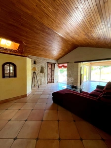 Jolie maison de campagne (320 m2, 9 pièces, 5 chambres) à vendre, sur terrain de 8500 m2, à dix minutes d'Auch (32)