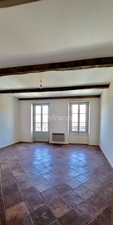 Ensemble atypique de deux maisons avec commerce en plein coeur de SAINT CLAR (32) à vendre