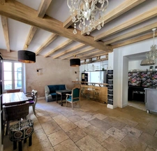 Ensemble atypique de deux maisons avec commerce en plein coeur de SAINT CLAR (32) à vendre