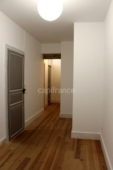 Propriete à vendre 15 pièces, 9 ha, proche de FLEURANCE (32)