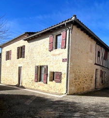 Charmante maison de village entièrement restaurée, 5 pièces, 3 chambres, au coeur du triangle Saint-Clar / Fleurance / Lectoure