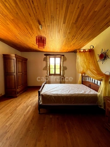 Jolie maison de campagne (320 m2, 9 pièces, 5 chambres) à vendre, sur terrain de 8500 m2, à dix minutes d'Auch (32)