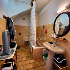 Maison de campagne avec 5 dépendances à restaurer à vendre, à proximité de Saint-Clar (32)