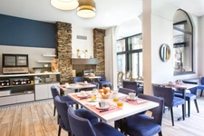 Dpt Hautes Pyrénées (65), à vendre proche de LUZ SAINT SAUVEUR Hôtel - Restaurant 