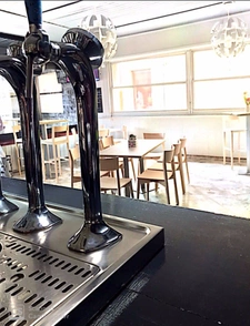 Dpt Hautes Pyrénées (65), à vendre LOURDES Bar 