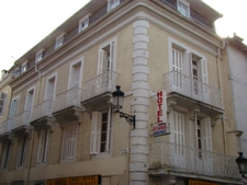 Dpt Hautes Pyrénées (65), à vendre LOURDES immeuble 