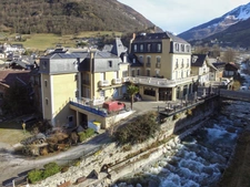 Dpt Hautes Pyrénées (65), à vendre proche de LUZ SAINT SAUVEUR Hôtel - Restaurant 