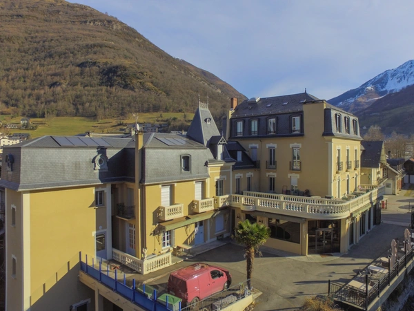 Dpt Hautes Pyrénées (65), à vendre proche de LUZ SAINT SAUVEUR Hôtel - Restaurant 