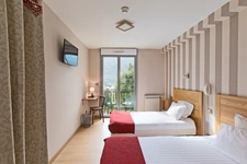 Dpt Hautes Pyrénées (65), à vendre proche de LUZ SAINT SAUVEUR Hôtel - Restaurant 