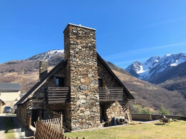 Dpt Hautes Pyrénées (65), à vendre SERS immeuble 
