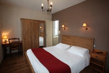 Dpt Hautes Pyrénées (65), à vendre proche de LUZ SAINT SAUVEUR Hôtel - Restaurant 