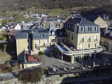 Dpt Hautes Pyrénées (65), à vendre proche de LUZ SAINT SAUVEUR Hôtel - Restaurant 