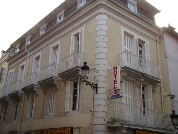 Dpt Hautes Pyrénées (65), à vendre LOURDES immeuble 