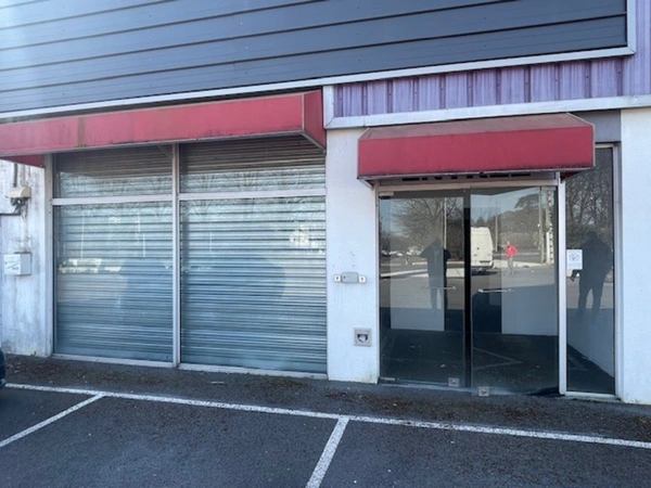 Dpt Hautes Pyrénées (65), à louer TARBES Local commercial 