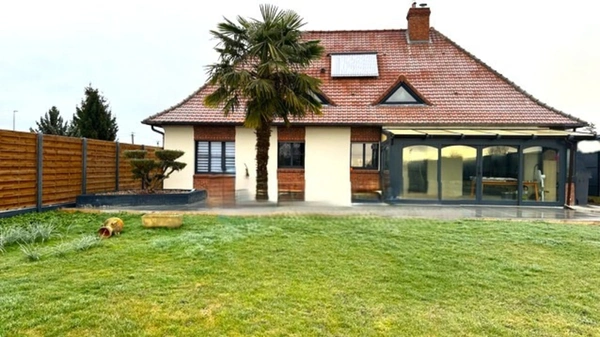 Maison de plain-pied entièrement rénovée d'environ 124 m² + Véranda 