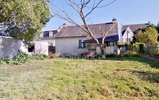 Dpt Côtes-d’Armor (22), à vendre PAIMPOL – Secteur Lanvignec – Maison à reprendre – 65 m² de plain-pied – T3 – 2 chambres – Combles 56 m² au sol – Terrain – 2 dépendances – Centre et port proches
