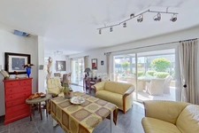 Dpt Côtes-d’Armor (22), à vendre GUINGAMP 22200 - Maison contemporaine T6 161,56 m² - Vie de plain-pied - Véranda 45 m² - Pergola bioclimatique - 2 garages - Terrain 609 m²