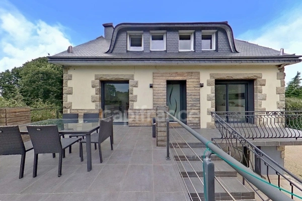 Dpt Côtes-d'Armor (22) - À vendre Saint-Agathon – Maison T6 rénovée 4 chambres 156,87 m² dont studio indépendant 31,36 m² – Terrain 1343 m² – DPE C – 5 min Guingamp