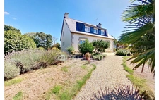 Côtes-d'Armor (22) department, for sale in PLOUISY 22200 - bordering GRÂCES - 6-room house, 135 m² - single-storey living - landscaped garden - 3,662 m² plot - 2 terraces