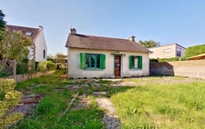 Dpt Côtes-d’Armor (22), à vendre PAIMPOL – Secteur Lanvignec – Maison à reprendre – 65 m² de plain-pied – T3 – 2 chambres – Combles 56 m² - Terrain 634m² -2 dépendances – Centre et port proches