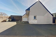 Dpt Côtes-d’Armor (22), à vendre GUINGAMP 22200 - Maison contemporaine T6 161,56 m² - Vie de plain-pied - Véranda 45 m² - Pergola bioclimatique - 2 garages - Terrain 609 m²