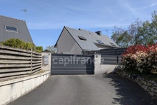 Dpt Côtes-d’Armor (22), à vendre GUINGAMP 22200 - Maison contemporaine T6 161,56 m² - Vie de plain-pied - Véranda 45 m² - Pergola bioclimatique - 2 garages - Terrain 609 m²