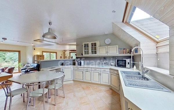 Dpt Cotes d’Armor (22) -à vendre -PLEUMEUR-BODOU - Maison T10 – 245 m² - 7 chambres -Terrain 1 661 m² - Double garage - Appartement indépendant.