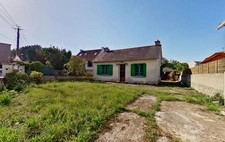 Dpt Côtes-d’Armor (22), à vendre PAIMPOL – Secteur Lanvignec – Maison à reprendre – 65 m² de plain-pied – T3 – 2 chambres – Combles 56 m² au sol – Terrain – 2 dépendances – Centre et port proches