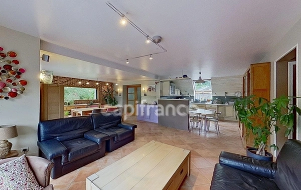 Dpt Cotes d’Armor (22) -à vendre -PLEUMEUR-BODOU - Maison T10 – 245 m² - 7 chambres -Terrain 1 661 m² - Double garage - Appartement indépendant.