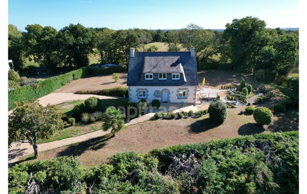 Dpt Côtes-d'Armor (22), à vendre PLOUISY 22200 - limite GRÂCES - Maison 6 pièces 135 m² - vie de plain-pied - jardin paysagé - terrain 3 662 m² - 2 terrasses